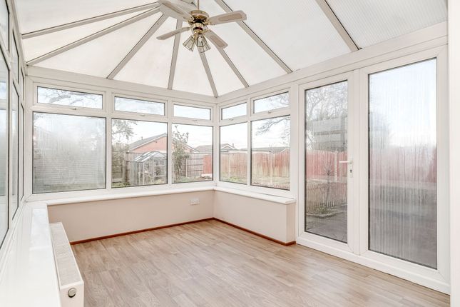 23 Sutton Avenue, Preston photo 3
