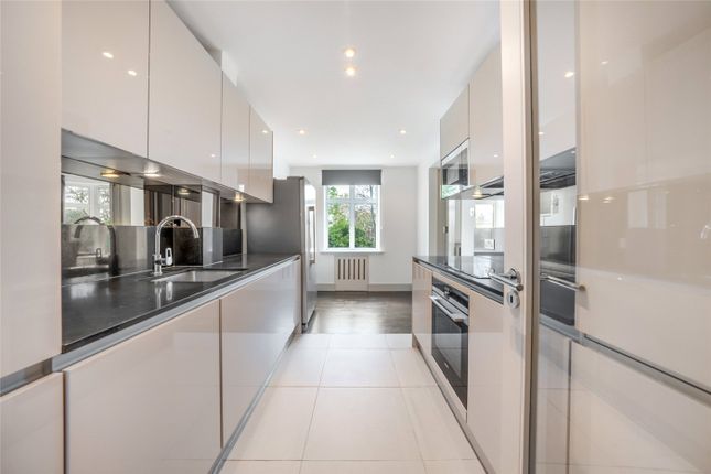 28, William Court, St John's Wood photo 2