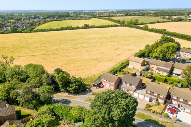 Lochnivar, 30 Grove Road, Tring photo 2