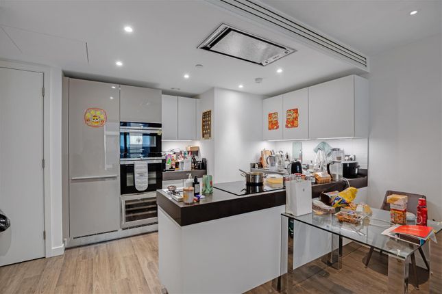 Apartment 309, 4, Catalina House, Canter Way, London photo 4
