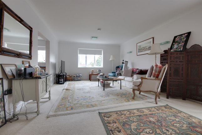 28 Southampton Road, Lymington photo 2