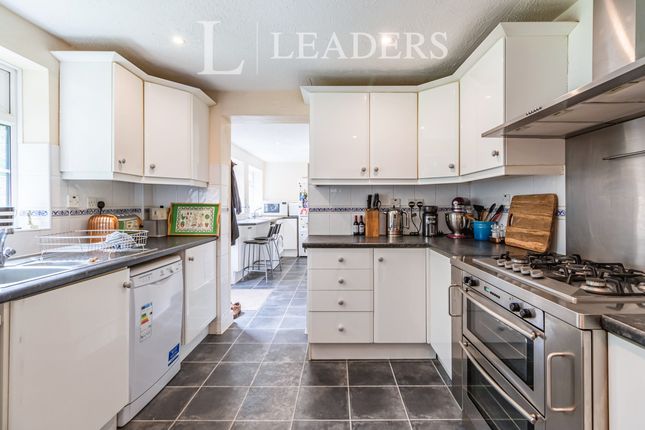 18, Mayfield Gardens, Walton-on-Thames photo 4