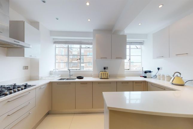 Flat for sale in Sub Penthouse, George Street, Marylebone