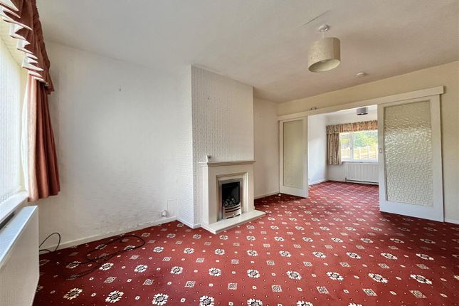 11, Shire Way, Old Glossop photo 3