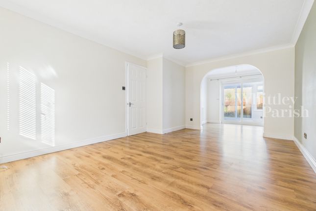 43, Edenside Drive, Attleborough photo 3