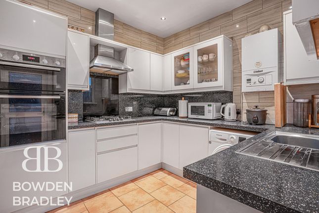 18 Harvey Road, Ilford photo 2