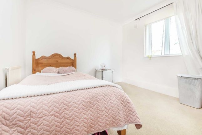 Flat to rent in Kingston Vale, London