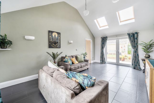 7, Pottersfield Road, Cheltenham photo 2