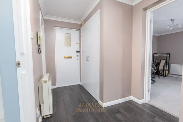 28 Connaught Gardens, Crawley photo 4