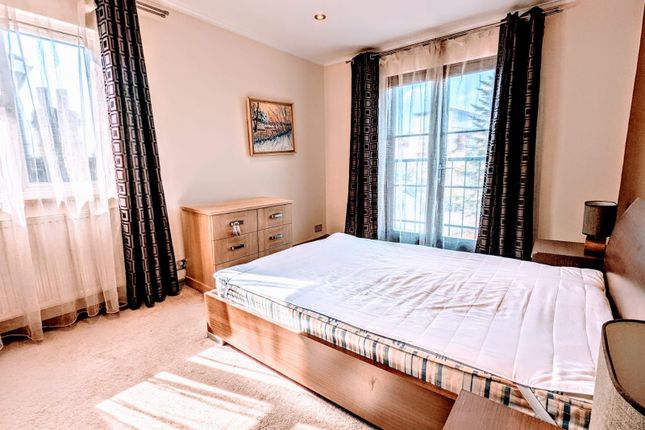 Flat 3 (TFF), London photo 3