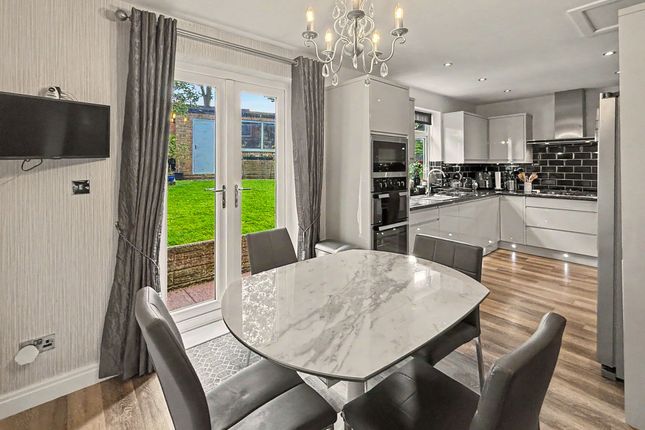 11 Philips Drive, Manchester photo 4