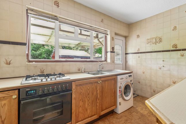 12 Tudor Drive, Watford photo 4