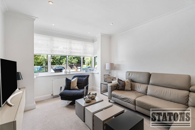 19, Oakdale, London photo 3