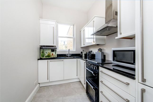 Flat to rent in Munster Road, London
