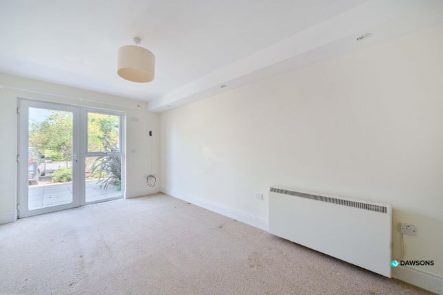 3, Willow Court, Swansea photo 3
