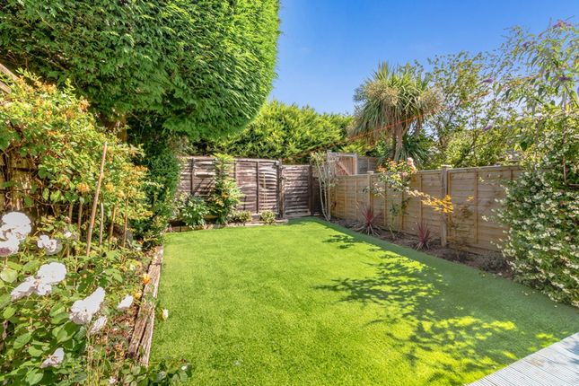 8 Queens Approach, Uckfield photo 4
