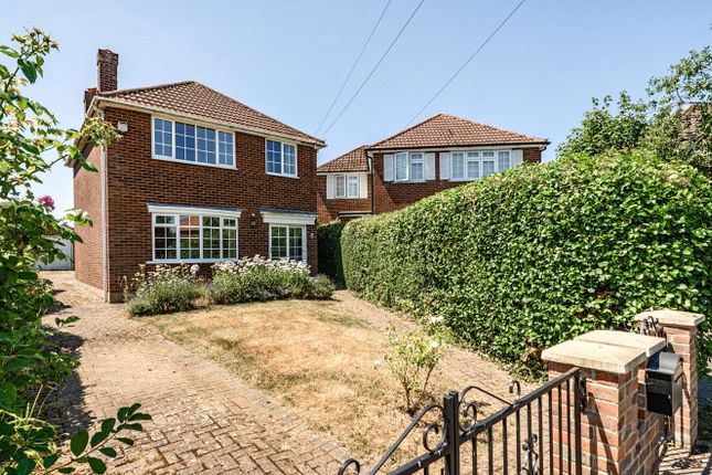 6, St. Andrews Close, Windsor photo 2