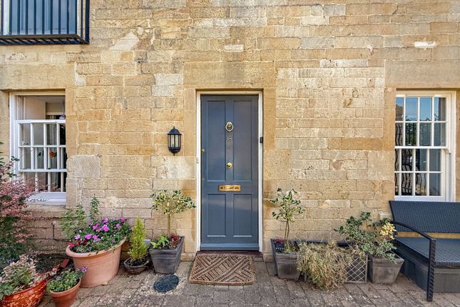 18, St. Georges Court, Trowbridge photo 2