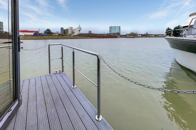 Flat for sale in Brighton Marina Village, East Sussex