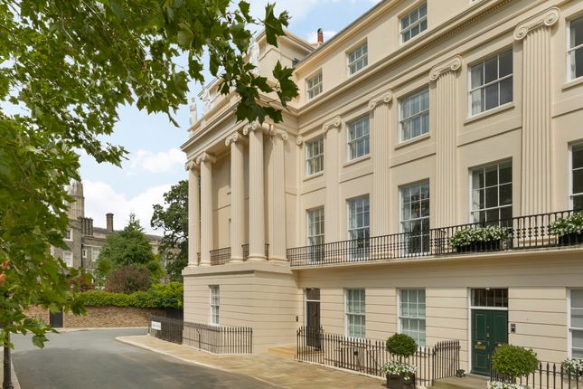 Town house for sale in Cumberland Terrace, London