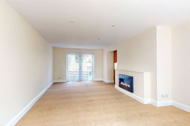 25, Clickett Hill, Essex photo 3
