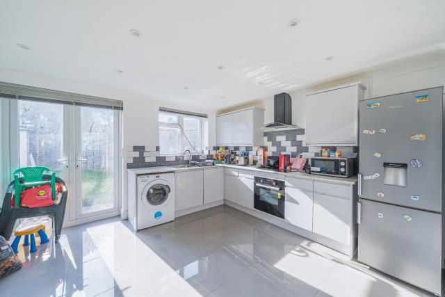 36, Keywood Drive, Sunbury-On-Thames photo 4
