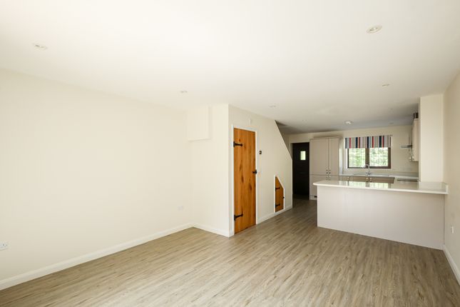 9 Old Watery Lane, Wooburn Green, High Wycombe photo 2