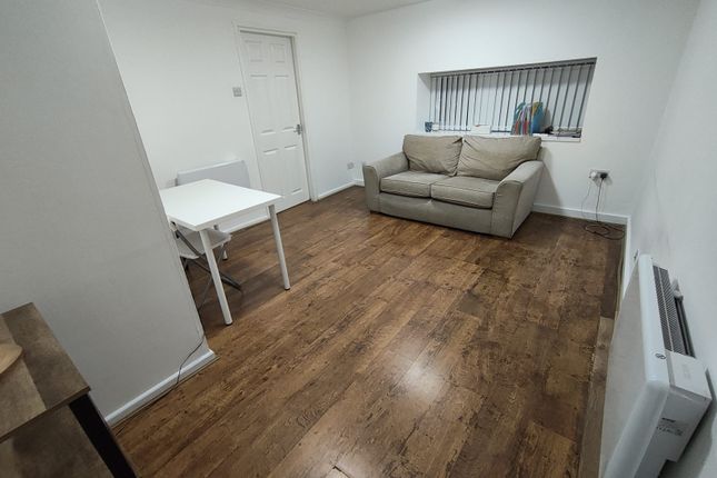 FLAT 36, 2, OLD SCHOOL DRIVE , BLACKLEY  photo 4