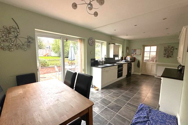 19, Chestnut Grove, Kidderminster photo 4