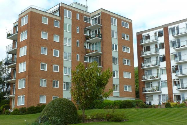 2 bed flat to rent in Parkstone Road, Poole BH15
