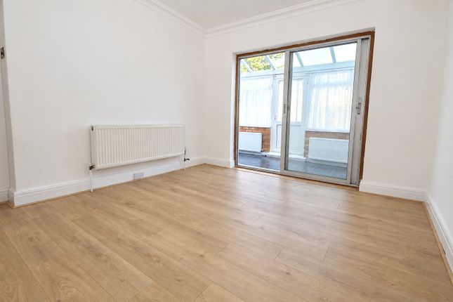 17, Kynaston Crescent, Thornton Heath photo 4