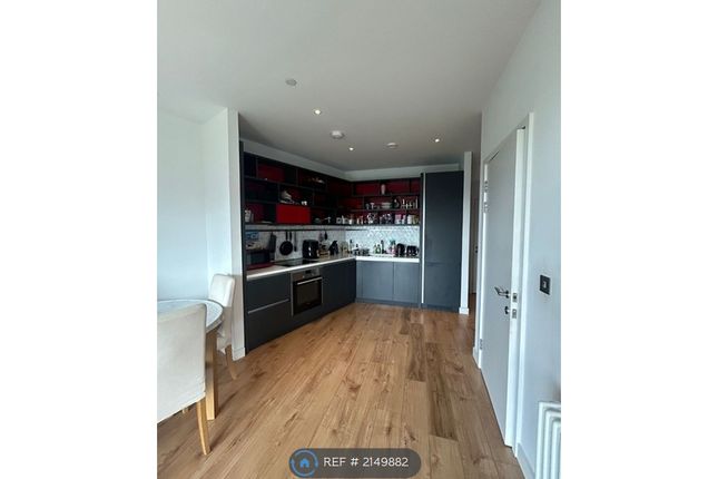 Flat, Modena House Lyell Street, London photo 2