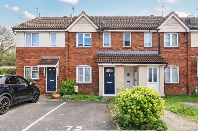1-bed flat on Flaxfield Court, Hampshire, £175,000
