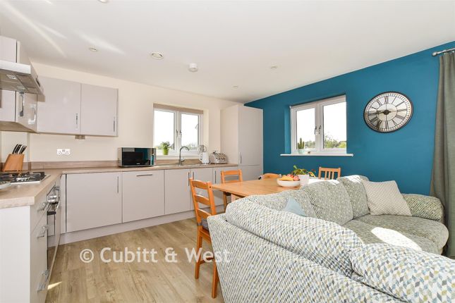 37, Bricklayer Lane, Faygate photo 3