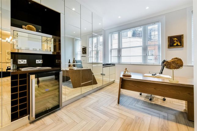 Knightsbridge Luxury  Flat 30, Wellington Court (20).Jpg