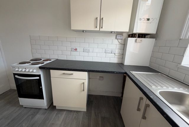 22, Broughton Avenue Harehills Leeds photo 2