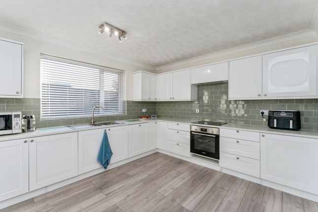 37, Birkdale Avenue, Flintshire photo 4