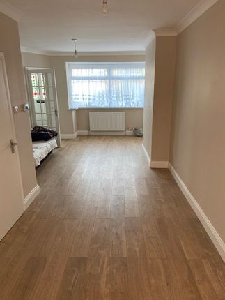 6, Warwick Crescent, Hayes photo 4