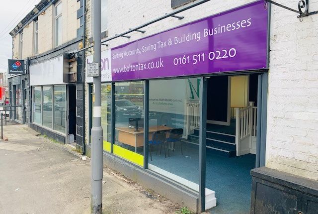 Retail premises to let in Bolton Road, Bury