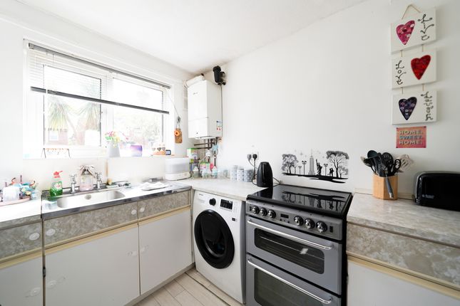 Town house for sale in Sandhurst Close, Leicester, Leicestershire