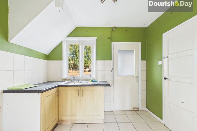 7 Martins Way, Stafford photo 3