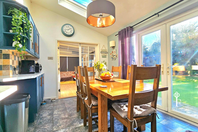 12, Baynards Crescent, Frinton-On-Sea photo 4