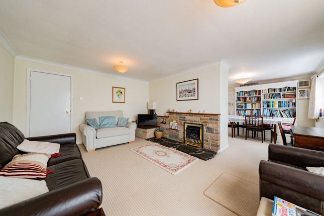 4 Lynwood Close, Leicester photo 3