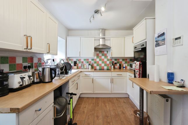 77, Lydgate Lane, Sheffield photo 3