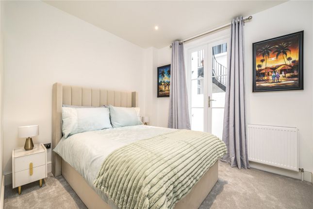 Flat to rent in Hans Road, London