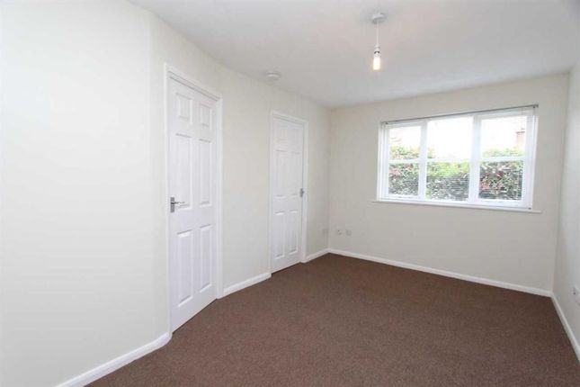 Flat for sale in Lewes Close, Grays