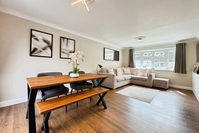 6, Moorside, High Wycombe photo 3