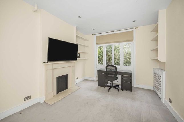 Flat to rent in Nevern Square, Earl`S Court