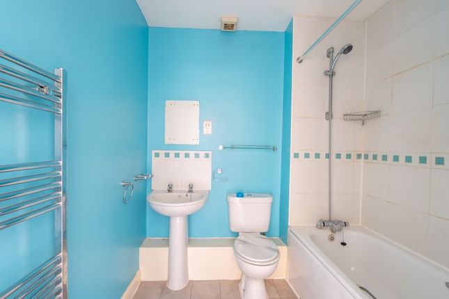 Flat for sale in Tilemakers Close, Westhampnett, Chichester