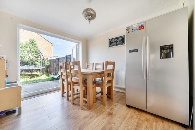 11 Ormesby Way, Bedford photo 4
